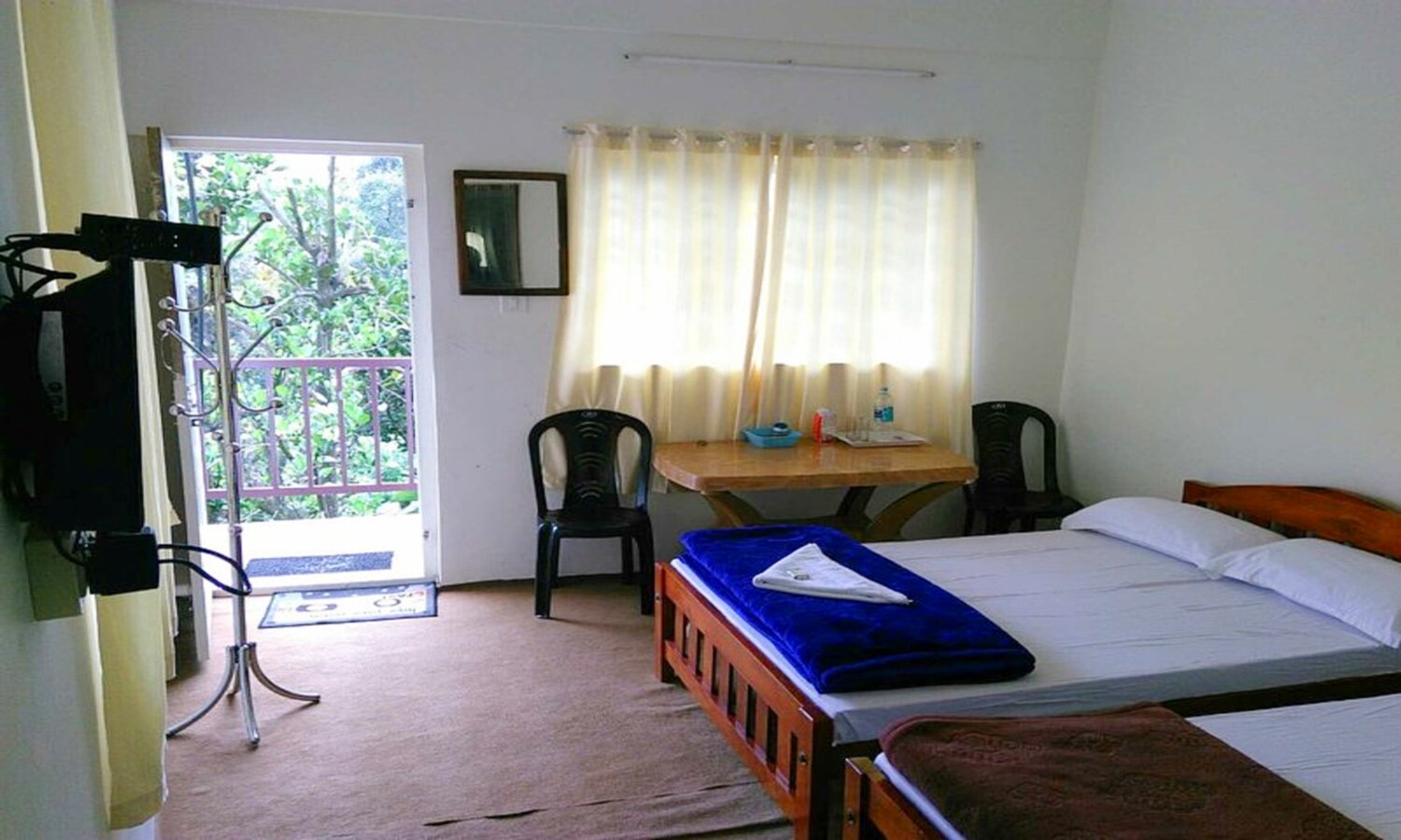 Snow Moon Homestay  - Tap to explore photos