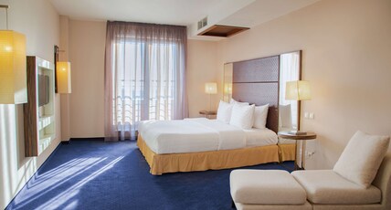 Metropolitan Hotel Sofia, a member of Radisson Individuals Room Type - Panoramic Suite - Jacuzzi