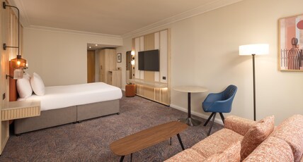 Hilton Newcastle Gateshead Room Type - FAMILY ROOM W SOFA BED