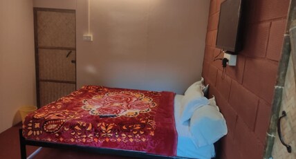 Green Hills Resort | Rooms & Restaurant Room Type - DOUBLE BEDDED HUT