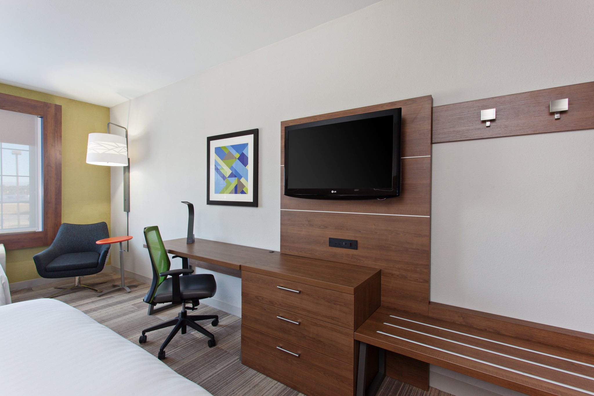Holiday Inn Express Hotel & Suites Corona - Tap to explore photos