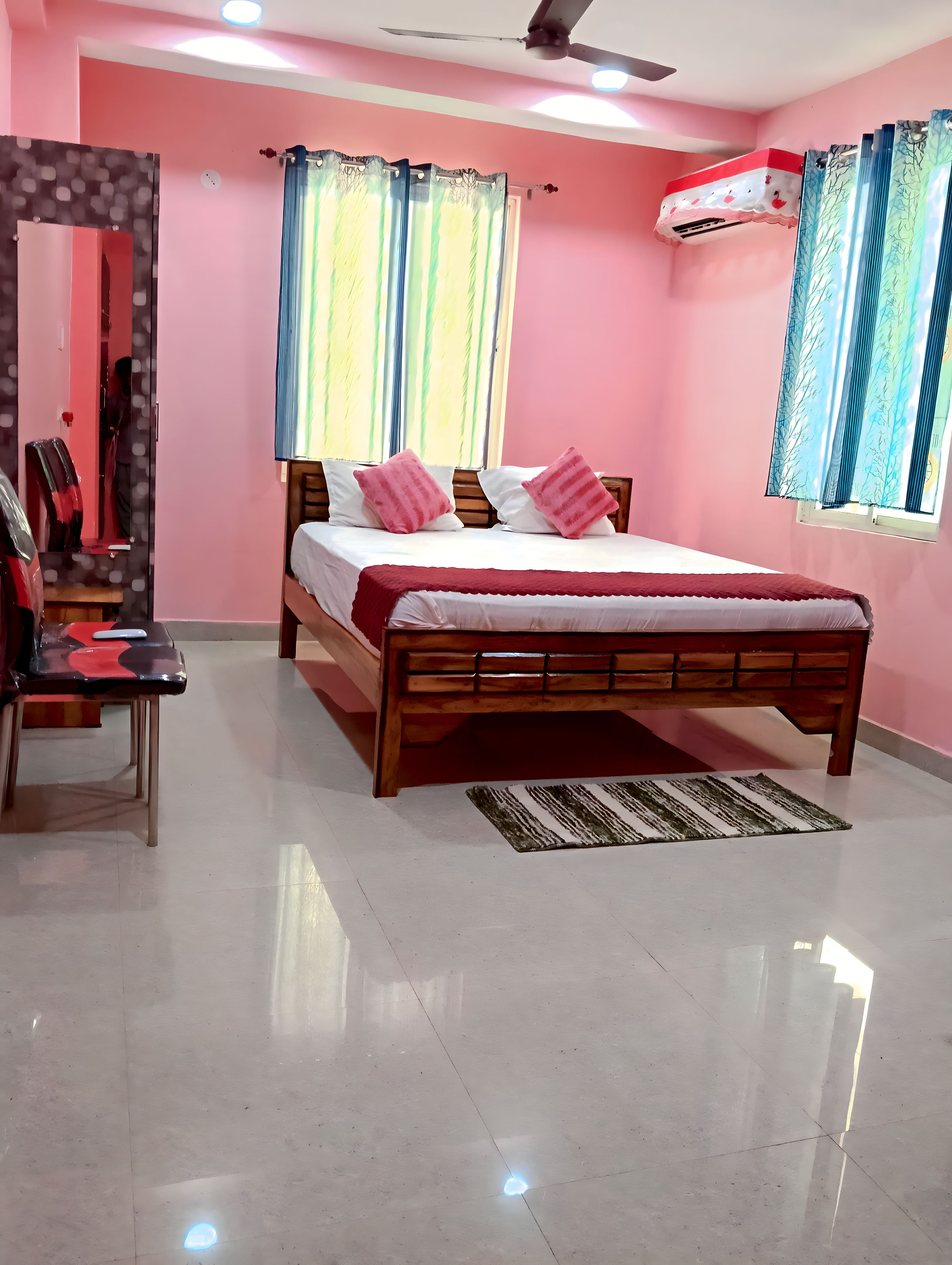 BHS Deluxe Rooms - Tap to explore photos