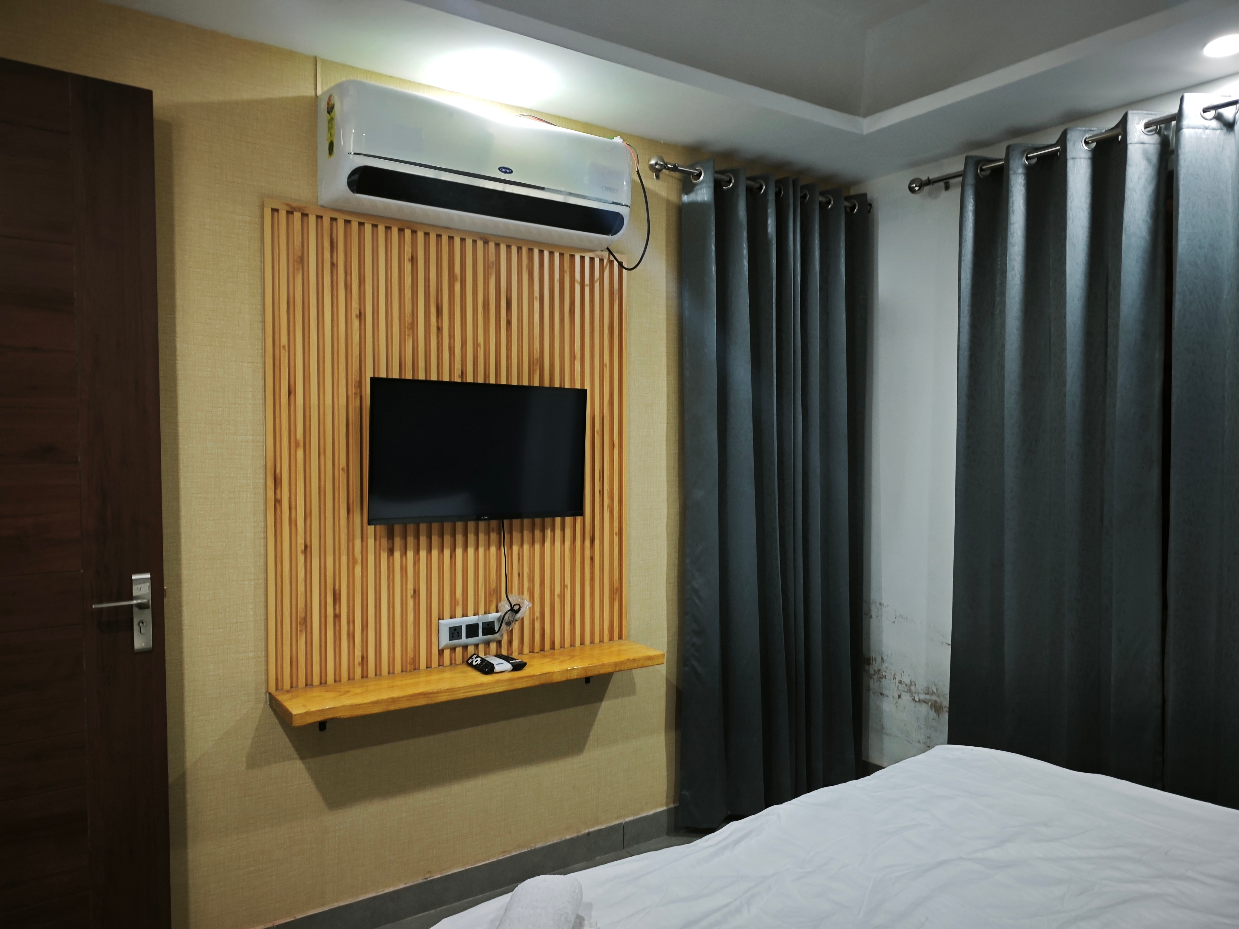 Luxe Stay At Tapovan Dream Vibes Luxe 1 bhk - Tap to explore photos