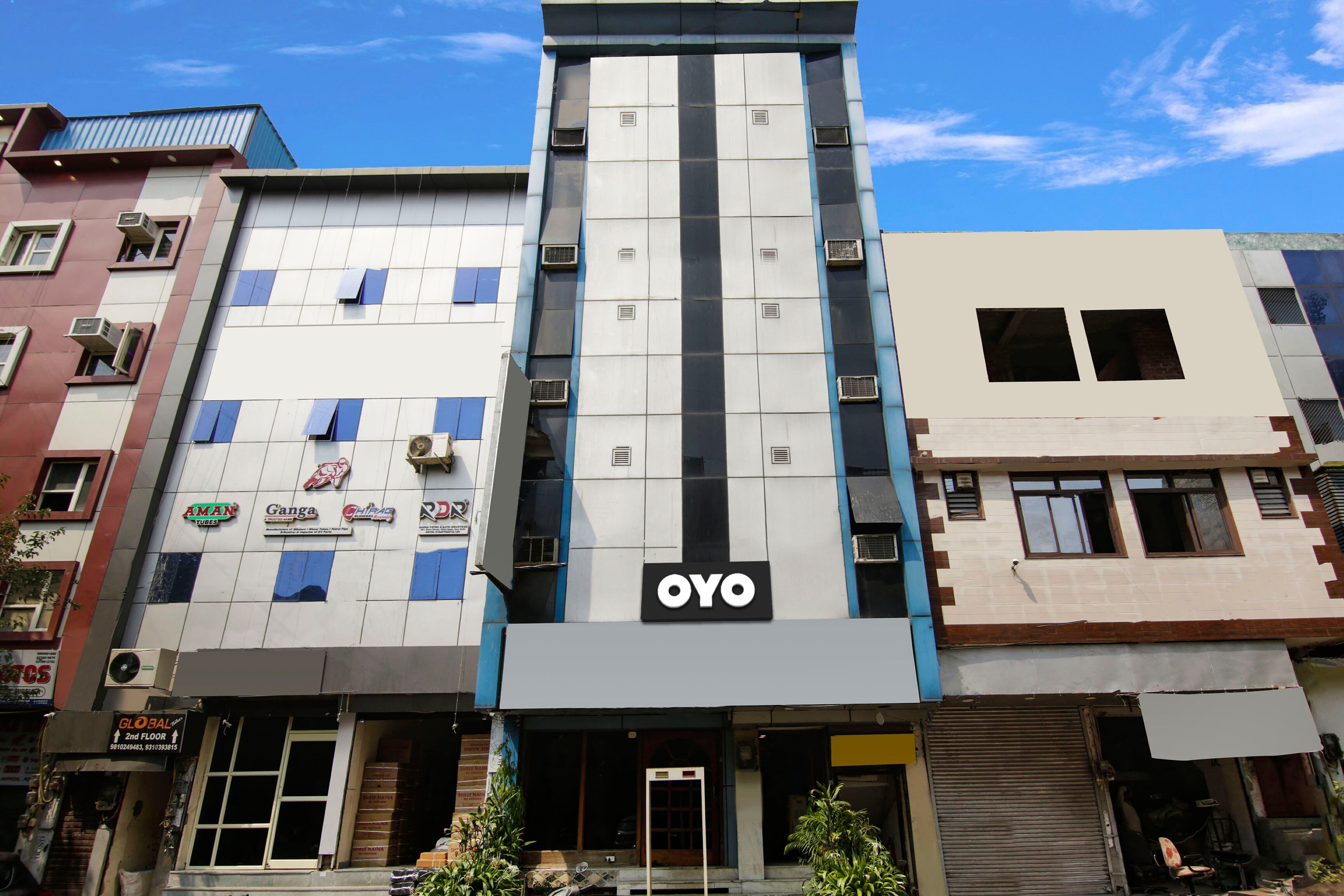 OYO 814193 Hotel SS Palace - Tap to explore photos