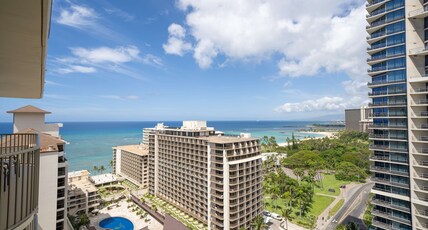 Embassy Suites by Hilton Waikiki Beach Walk Room Type - 1 KING OCEANVIEW SUITE