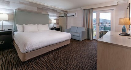 Prestige Beach House, BW Premier Collection Room Type - 1 King Bed, Non-Smoking, Balcony, Mini Fridge, Wi-Fi, Upgraded Linen