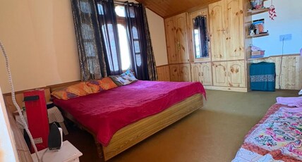 Walking Trails Homestay Room Type - Double bedroom with downstairs area
