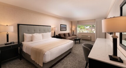 Prestige Lakeside Resort, BW Premier Collection Room Type - 1 King Bed, Non-Smoking, Sofabed, Spa Tub, 2 Flat Screen Tvs, Wine Cooler Fridge, Safe