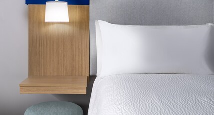 Garner Hotel PIGEON FORGE DOWNTOWN by IHG Room Type - 1 King Standard Mobility Accessible Shower