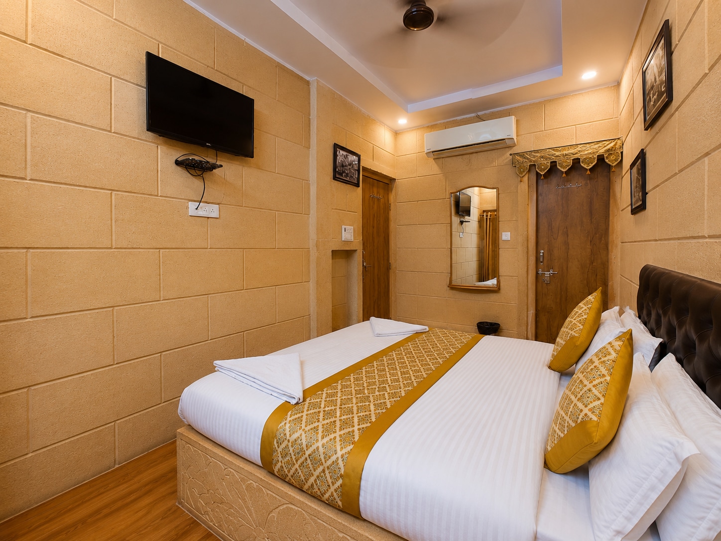 Hotel Jaswant Palace - Tap to explore photos