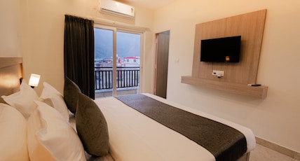 Alpine Retreat Room Type - Standrand Room with Hill view Alpine Retreat Room Type - Standrand Room with Hill view