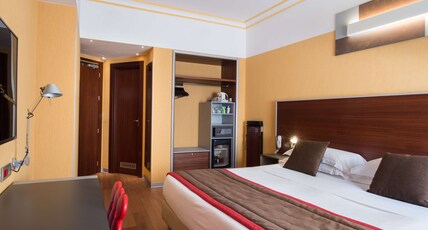 Best Western Plus City Hotel Room Type - 1 KING BED,NSMK,COMFRT,WIFI,PCSAFE,KETTLE