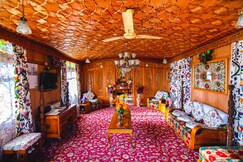 House Boat Moon Valley