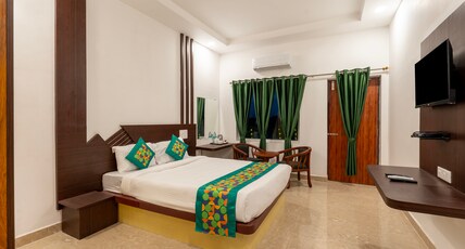 Treebo Royal Plaza, 700 Mts From Promenade Beach Room Type - Deluxe Room with Balcony