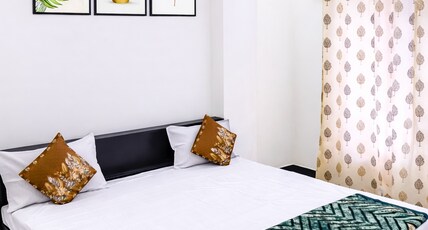 AADVIK GUEST HOUSE Room Type - DELUXE ROOM WITH BATHROOM