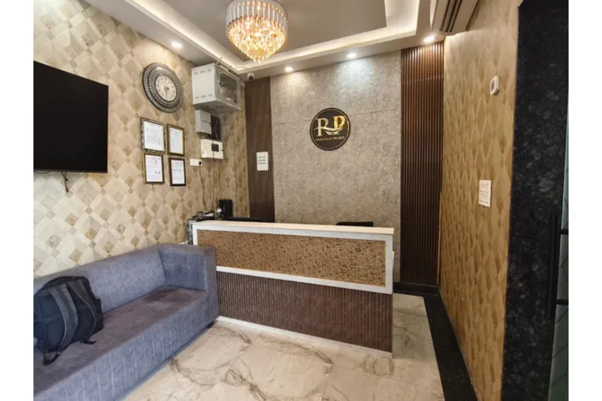 FabHotel Prime Raghubar Palace- Nearby Hazratganj(City centre) - Tap to explore photos