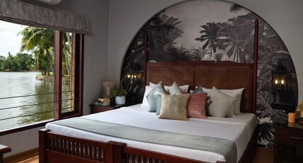 Spice Routes Luxury Cruise Room Type - Pepper 2 Bedroom Luxury Houseboat with Jaccuzi