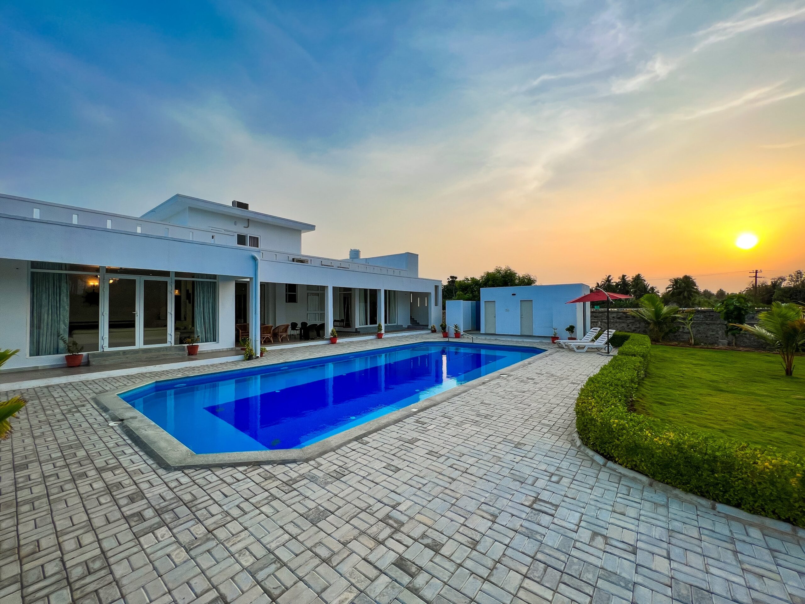 Surtaru Villa By Baywatch Stayzz - Tap to explore photos