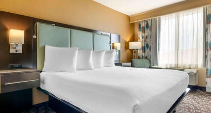 Best Western Plus Oceanside Palms Room Type - 1 King Bed, Non-Smoking, Sofabed, Microwave And Refrigerator, Wi-Fi, Full Breakfast Best Western Plus Oceanside Palms Room Type - 1 King Bed, Non-Smoking, Sofabed, Microwave And Refrigerator, Wi-Fi, Full Breakfast