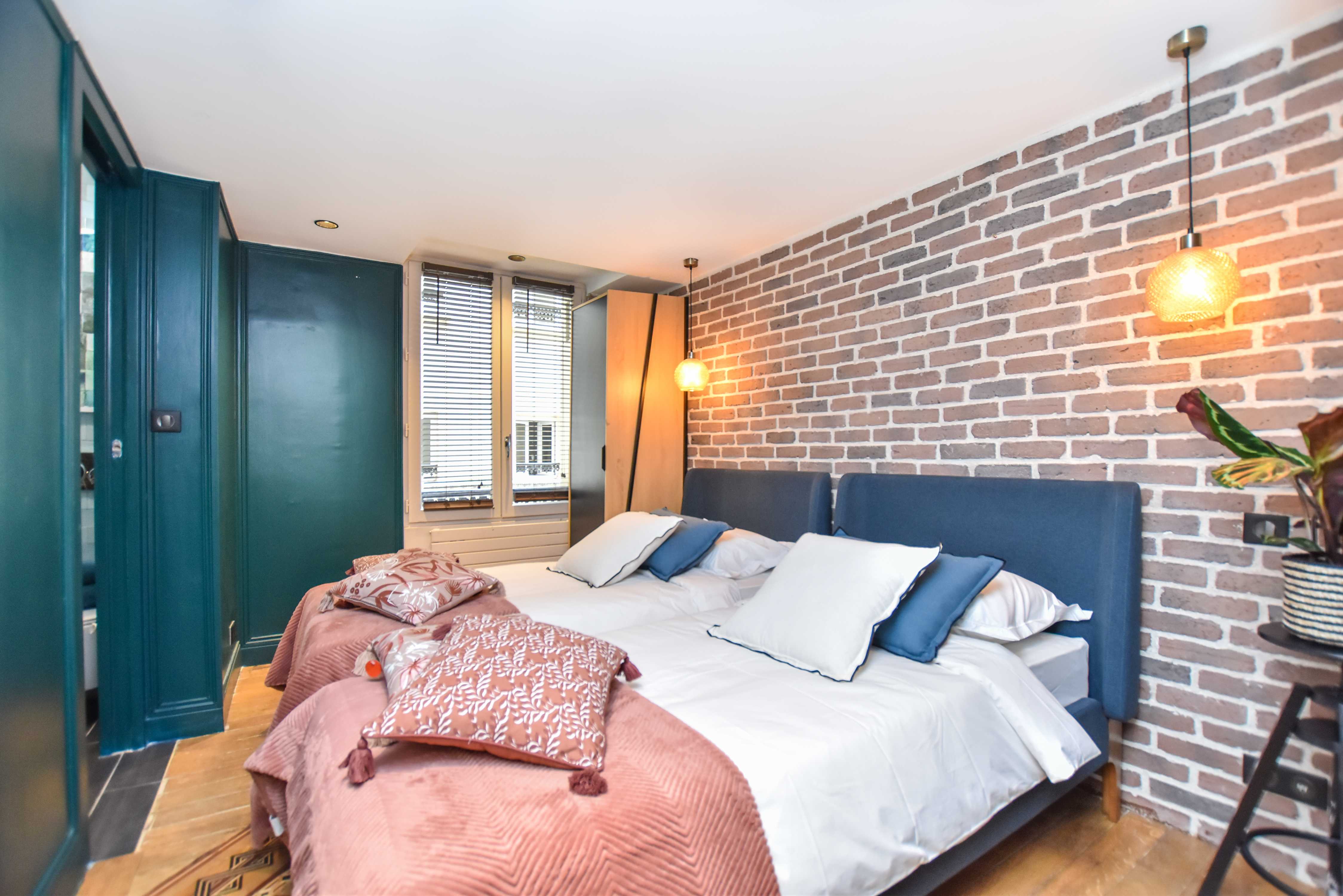 Charming 3BR appartement Montorgueil Republique - Tap to explore photos