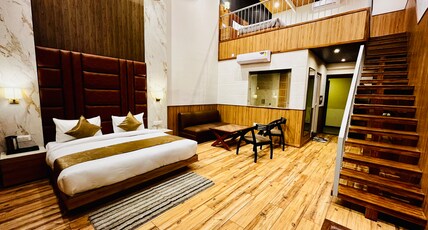 The Onix @ 5 Min drive to ISBT Room Type - Luxury Duplex Suite with Bathtub and Living Area The Onix @ 5 Min drive to ISBT Room Type - Luxury Duplex Suite with Bathtub and Living Area