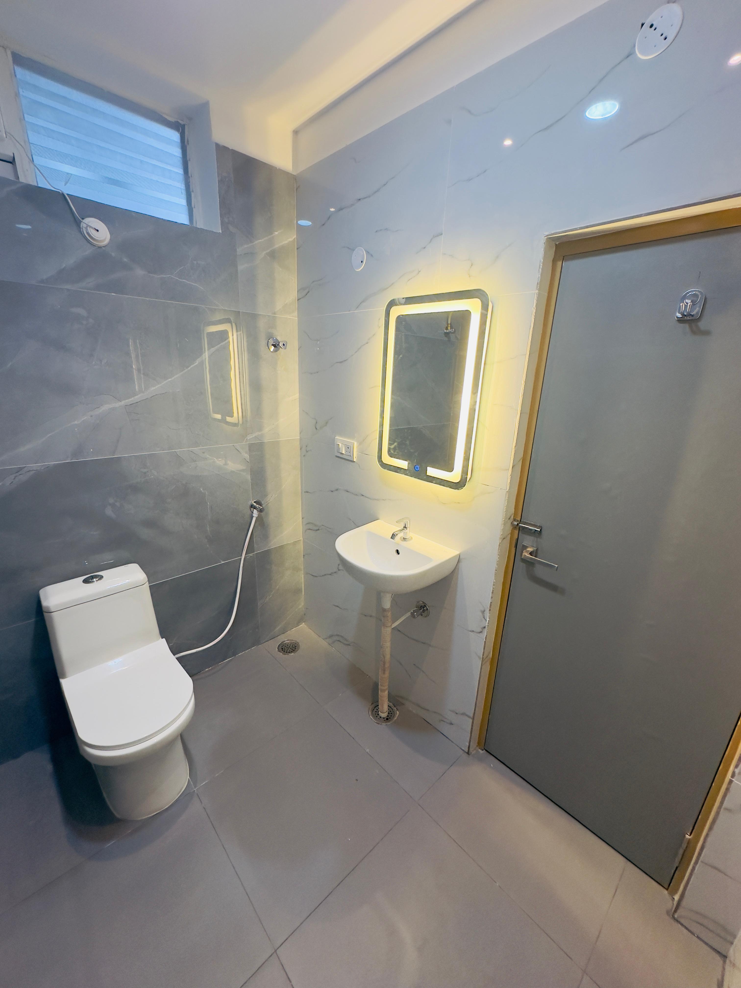 Hotel Raga - Tap to explore photos