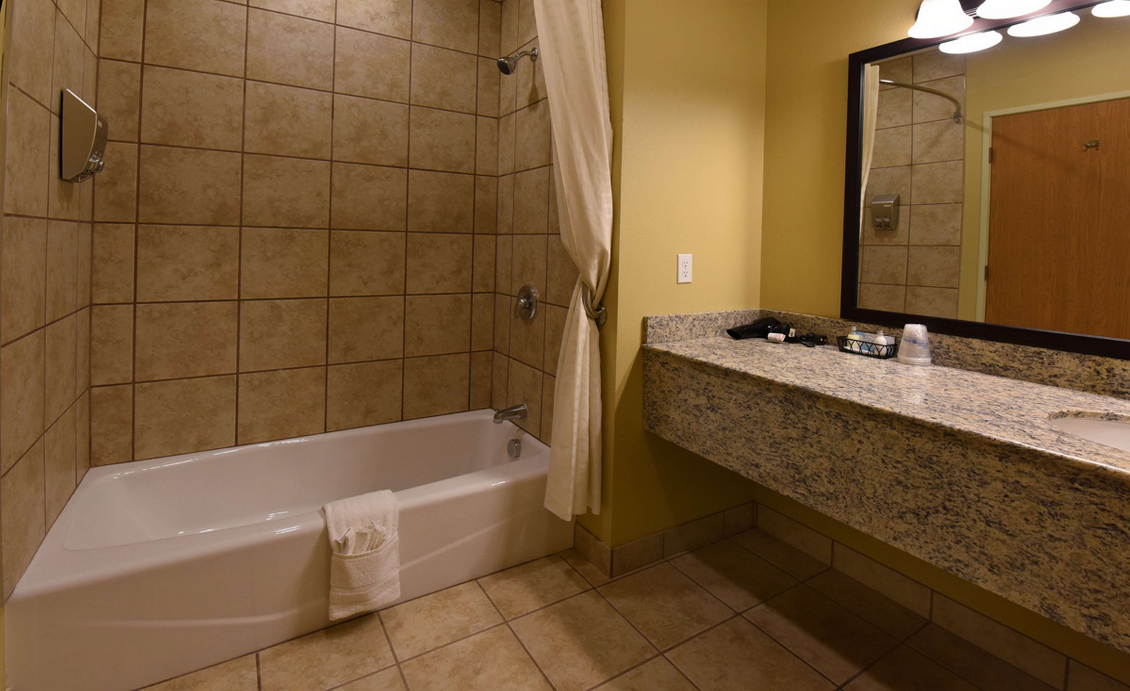 Best Western Plus Vintage Valley Inn - Tap to explore photos