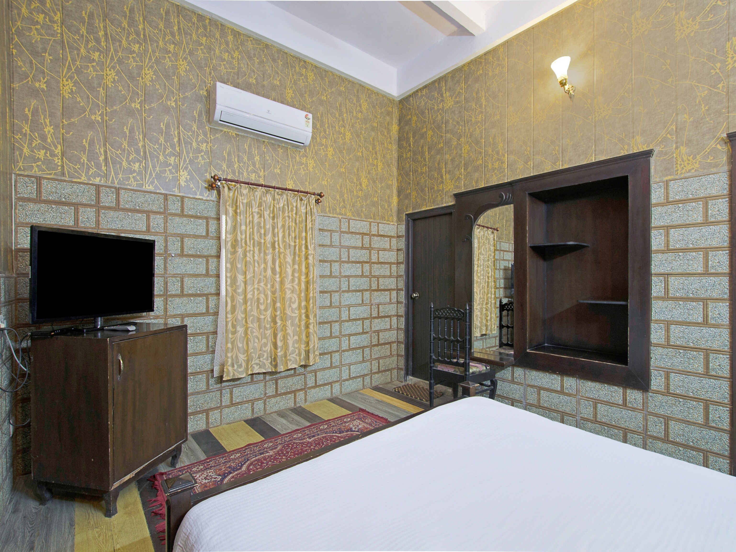 The Fateh Hotel by Le Pension Stays - Tap to explore photos