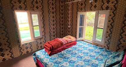SHEENS RESTAURANT AND HOME STAY Room Type - Bedroom 1