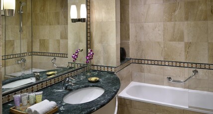 M Room Type - Superior King Sea View