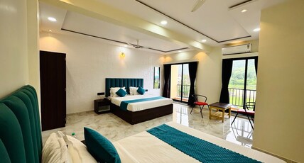 Hotel Vanvira Room Type - Mountain Facing Family Room with Attached Balcony