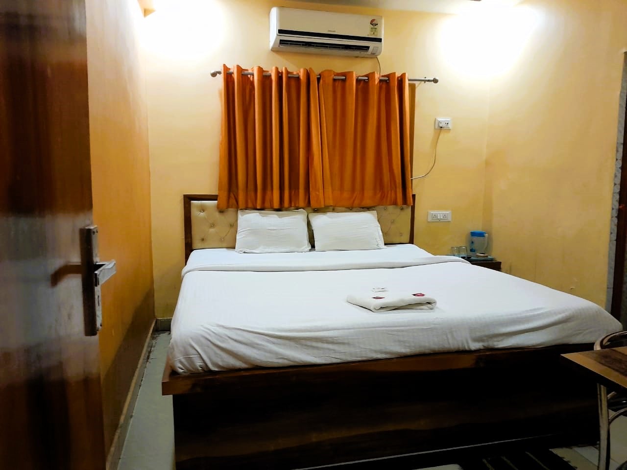 Dream Residency Near Chinar Park - Tap to explore photos