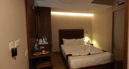 Fair Stay Room Type - Deluxe Room with City View Queen Bed