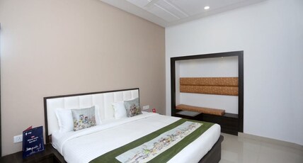 Goyal Hoteliers - Hotel Pratap Room Type - Deluxe Room