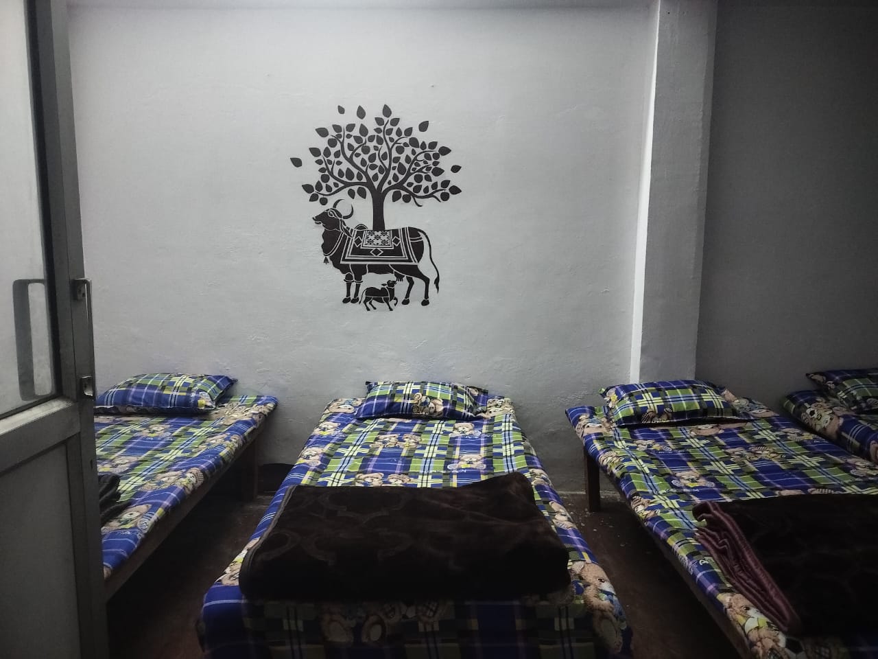 Cozy abode Dormitory Mahakumbh - Tap to explore photos