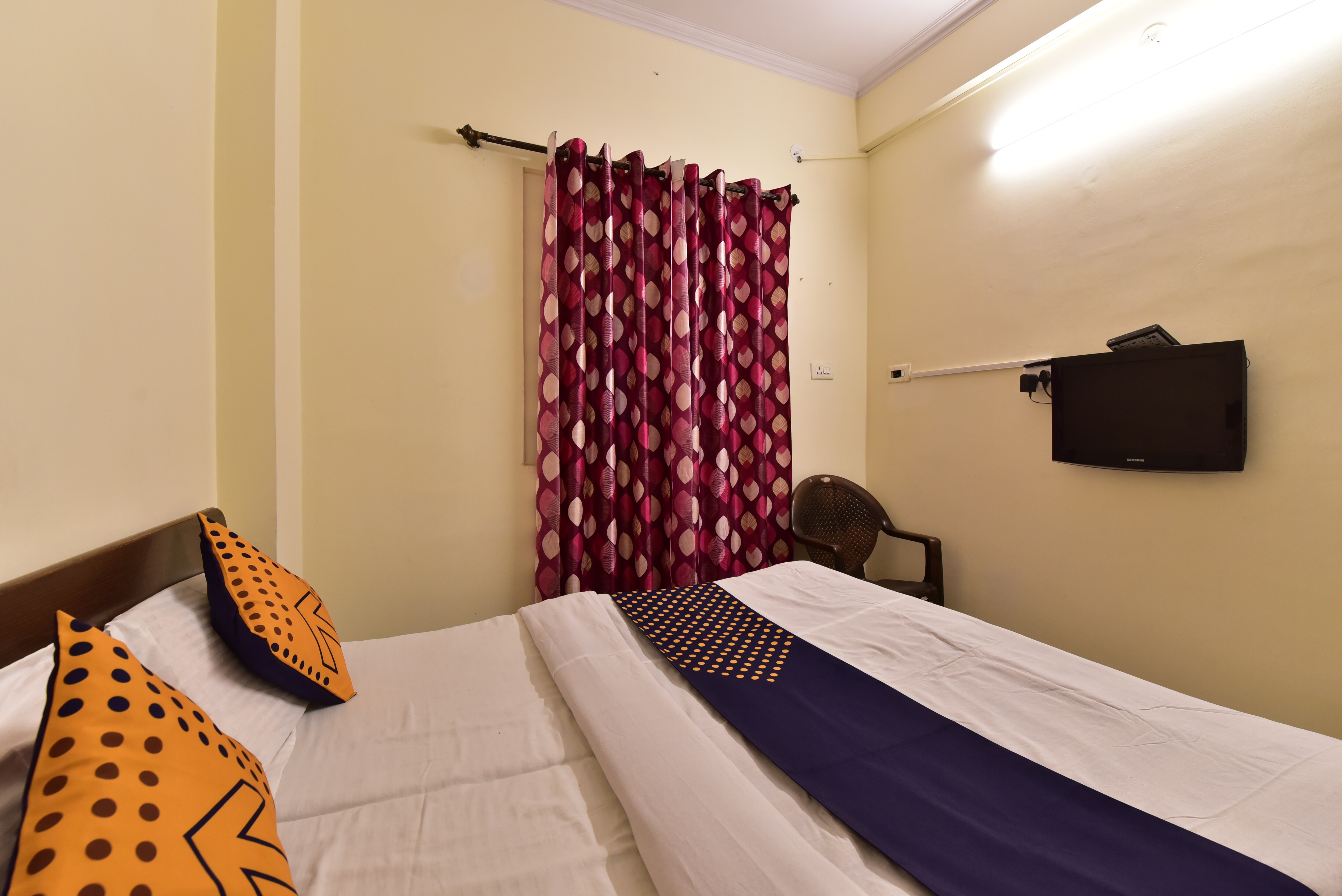 Hotel AMISHA PALACE - Tap to explore photos
