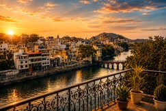 Turtle Hostel Udaipur |50 Metres from Lake