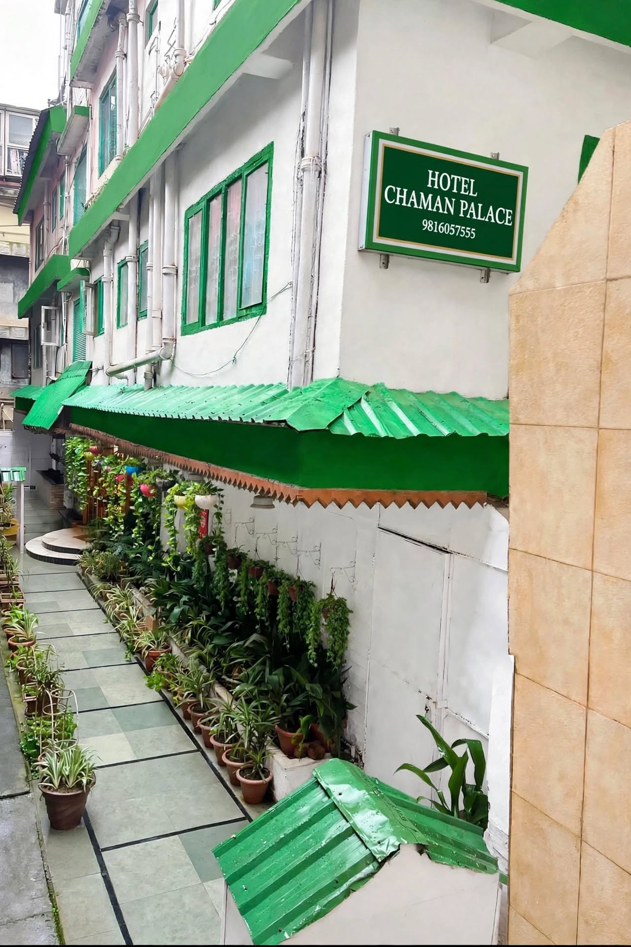 Hotel Chaman Palace - Tap to explore photos