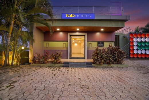 FabHotel Pragati