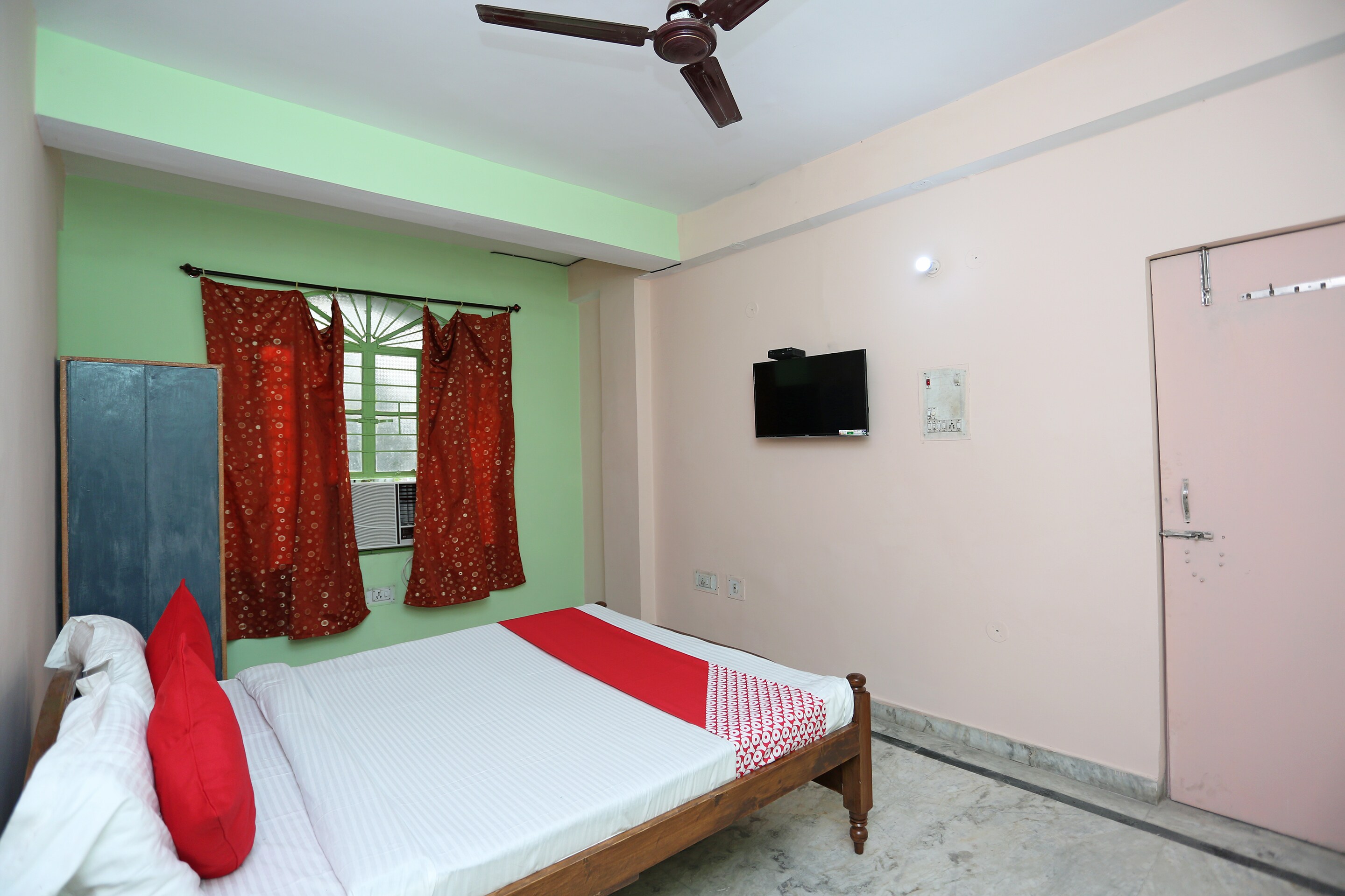 Hotel O New Urvashi - Tap to explore photos