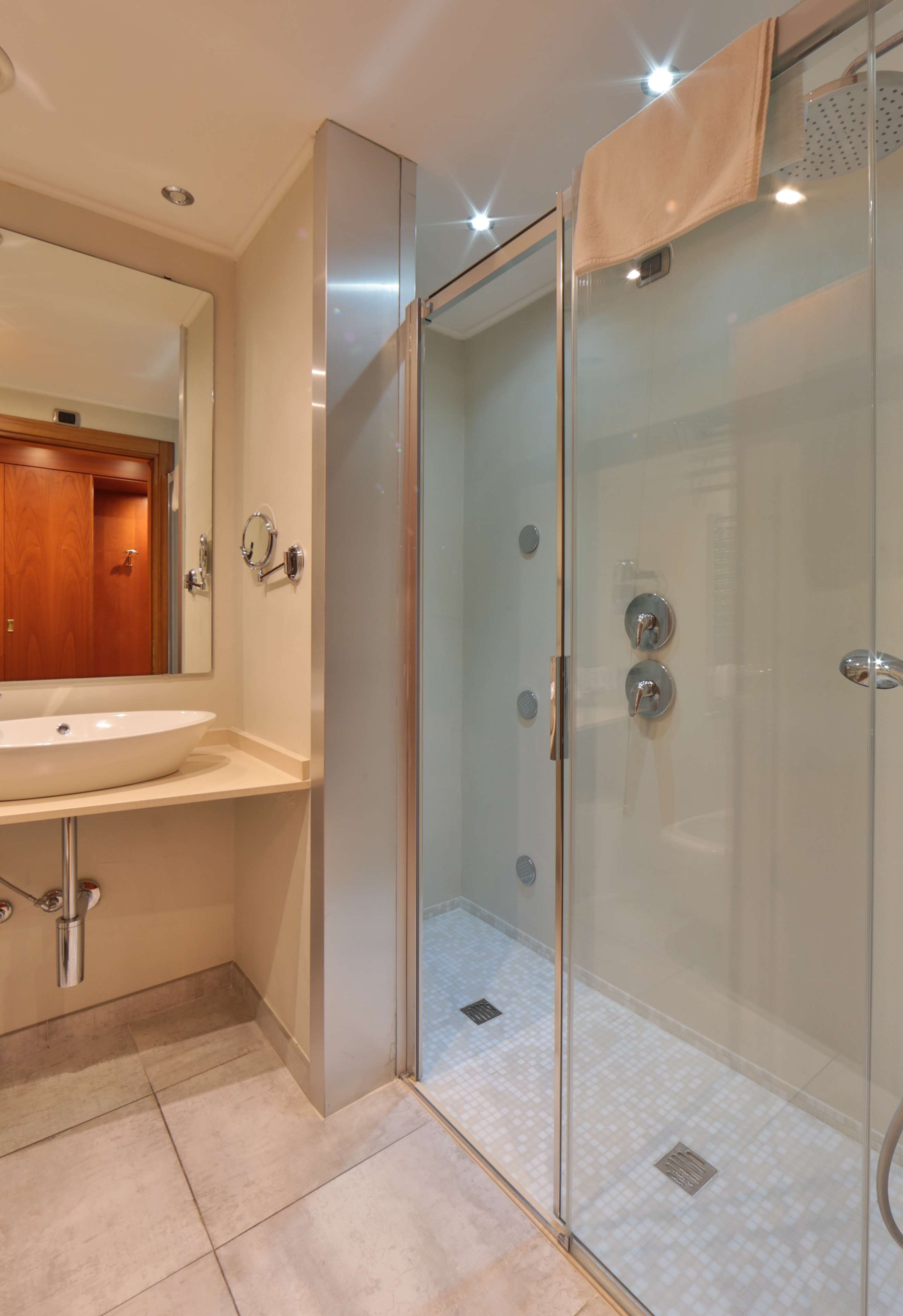 Best Western Hotel Anthurium - Tap to explore photos