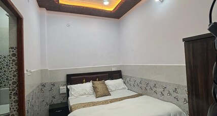 Royal Ayodhya Guest House Room Type - Bedroom 102