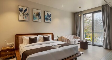 SaffronStays Pristine Manor Room Type - Bedroom 5
