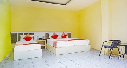 COLLECTION O 91331 Hotel Grand Saota Soppeng Room Type - Indonesia Suite Triple