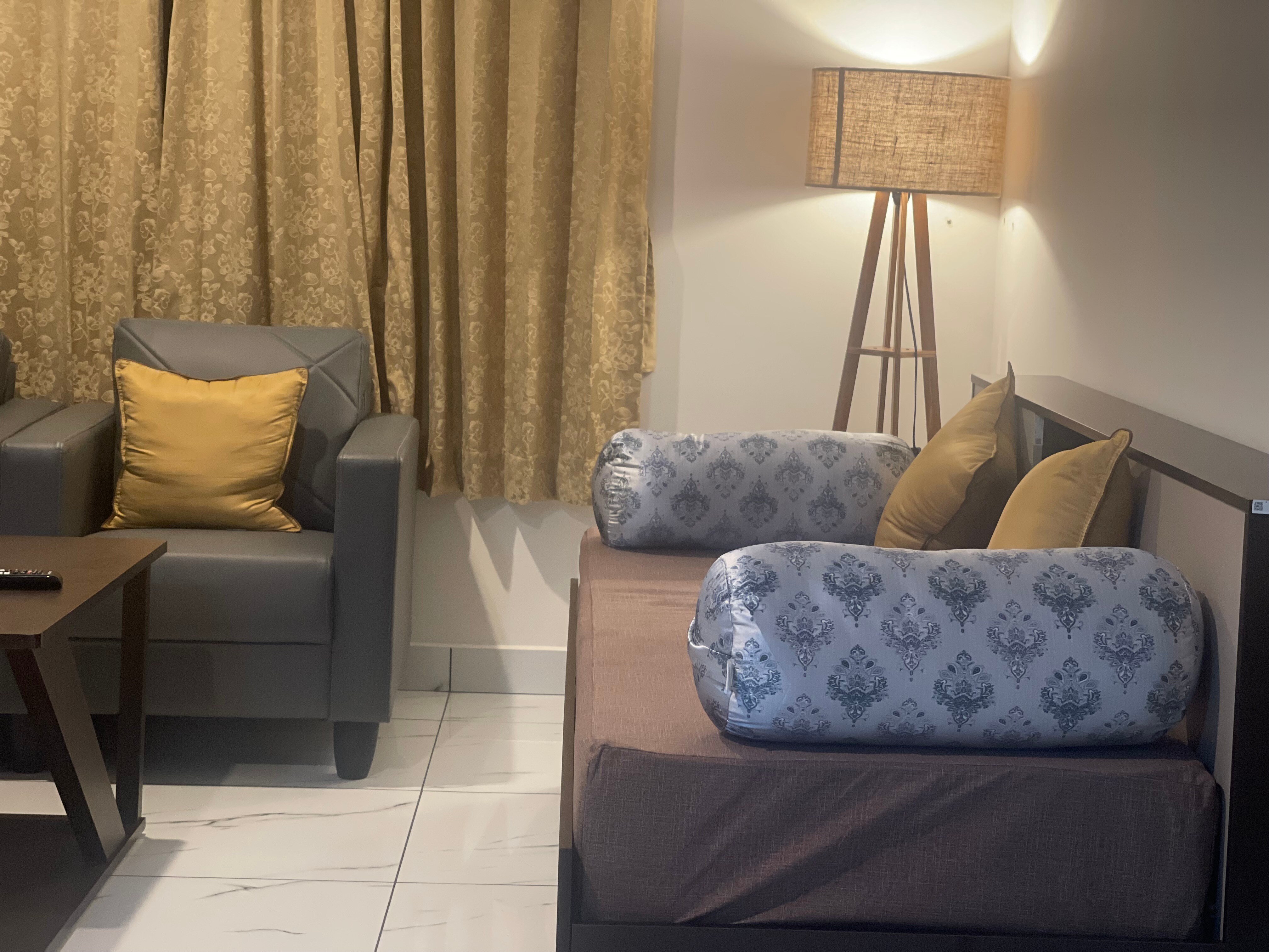 1 BHK Apartment - 2 km from Railway and Bus Station - Tap to explore photos