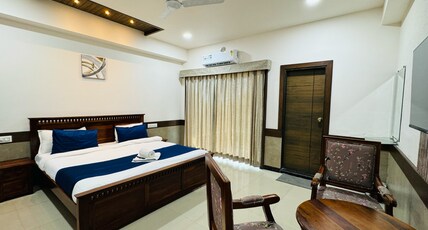 Col's Uphaar Tirth Room Type - Executive Room with Balcony