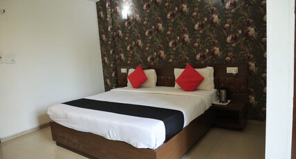 Nest Inn Room Type - Deluxe Room(King Bed)