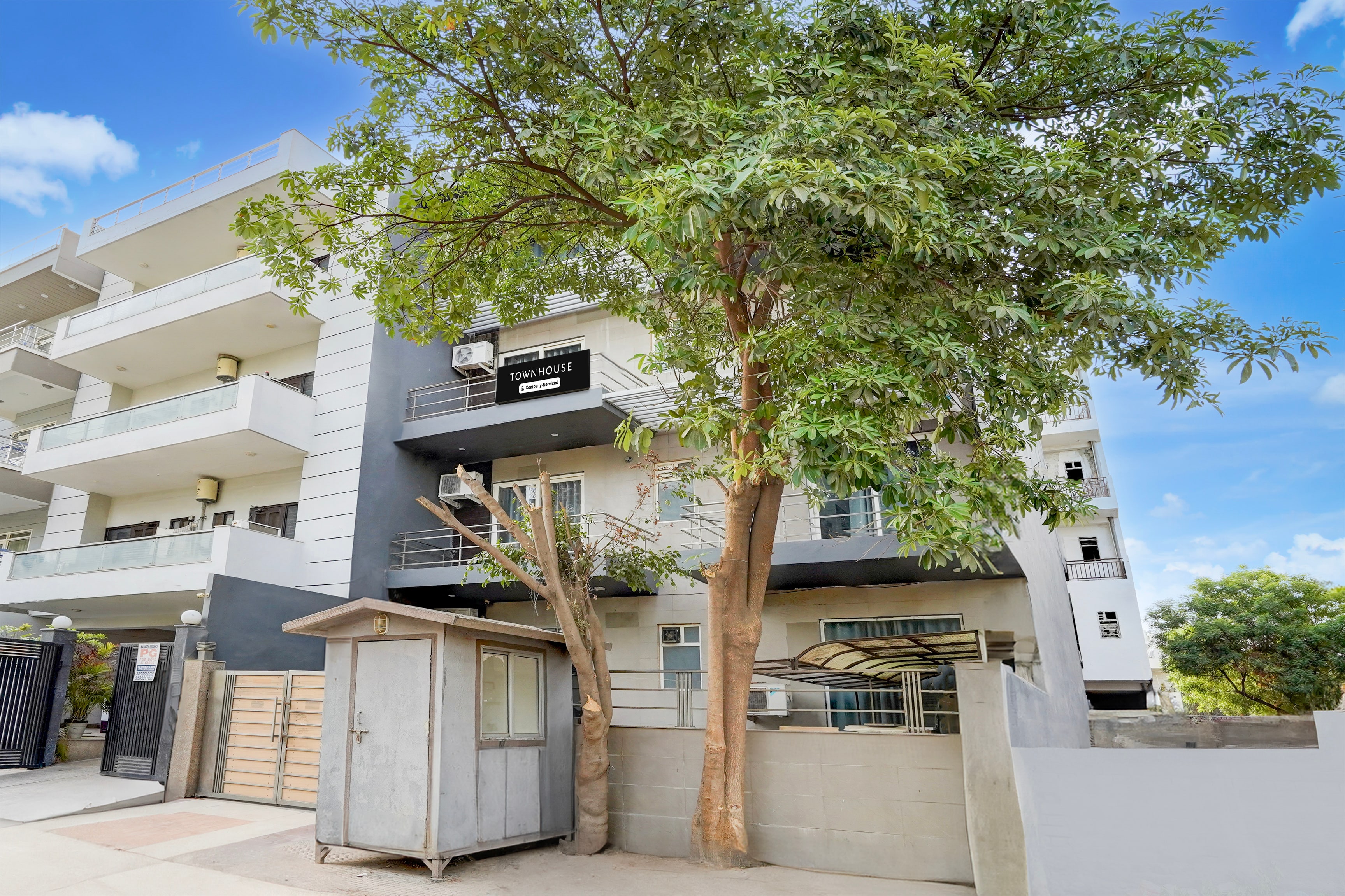 Townhouse Sector 53 Golf Course Road - Tap to explore photos