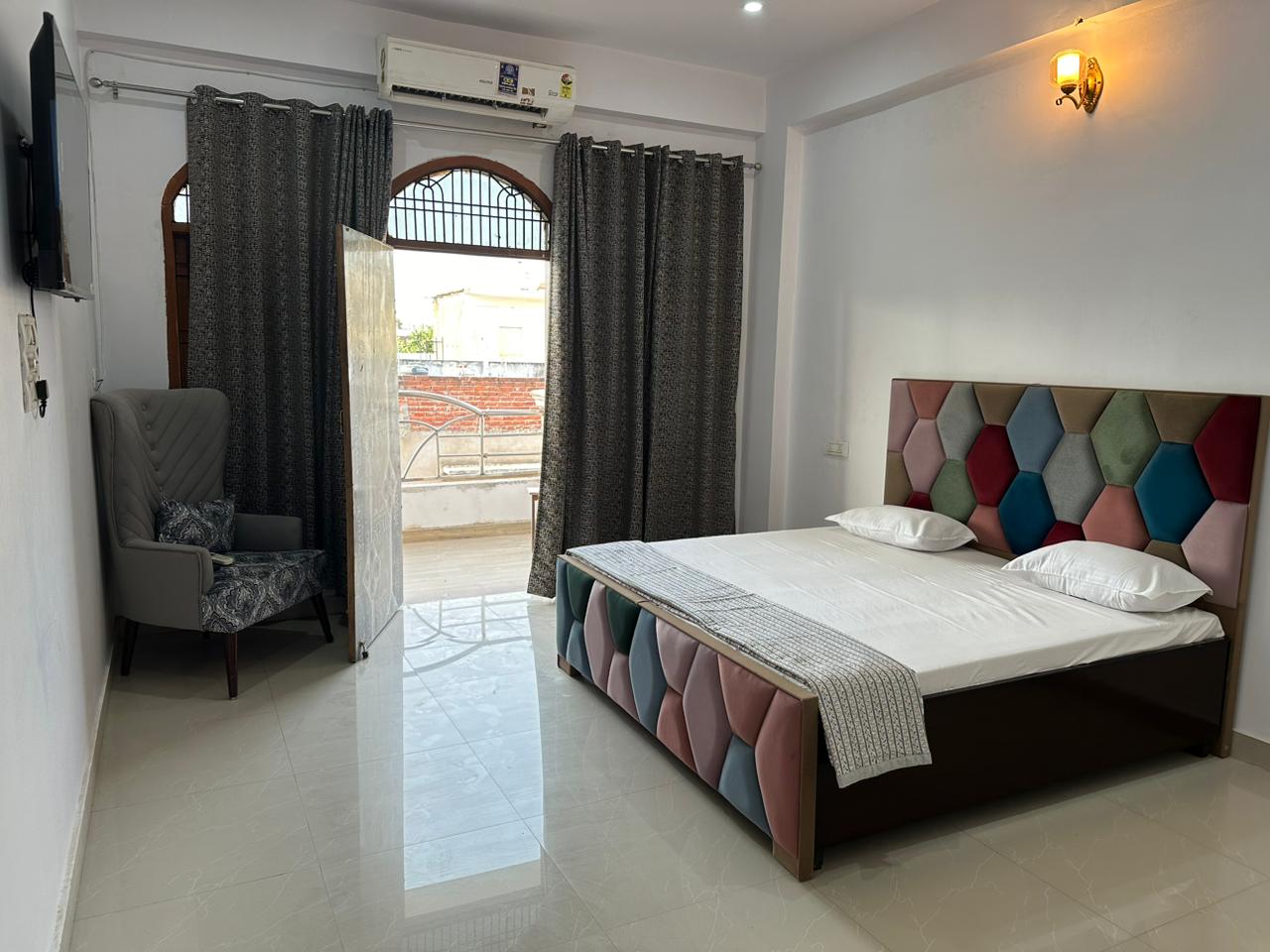 Ajnara | Entire 4BHK Apartment - Tap to explore photos
