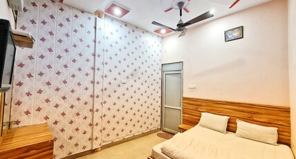 Sangam Palace Guest House Room Type - Standard Room AC